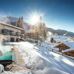 Panoramahotel-Oberjoch-Außenpool-Winter