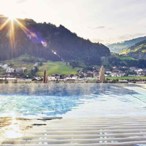 DAS-EDELWEISS-Salzburg-Mountain-Resort_Edelweiss-Mountain-Spa_Outdoor-Pool-©-Michael-Huber