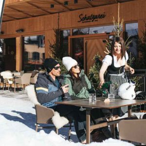 Tauernhof-Aussenansicht-Winter-Ski